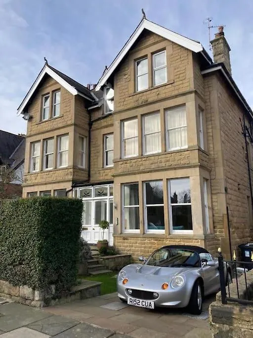 Garden Apartment, Central Harrogate With Parking